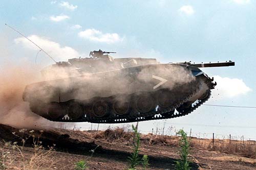 砂袋を飛び越えるマーカバ戦車